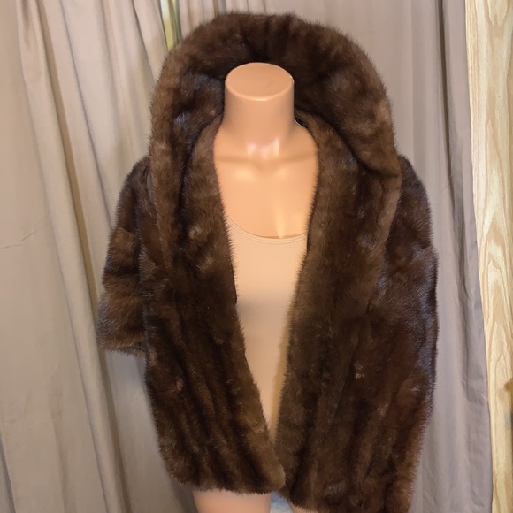 Fabulous mink stole flip collar simply gorgeous - Picture 9 of 13